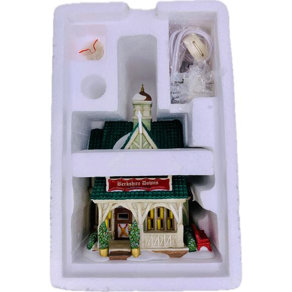 Dept 56 BERKSHIRE DOWNS CRICKET CLUB Light 2011 Dickens Village Series #4020186 - Picture 8 of 11